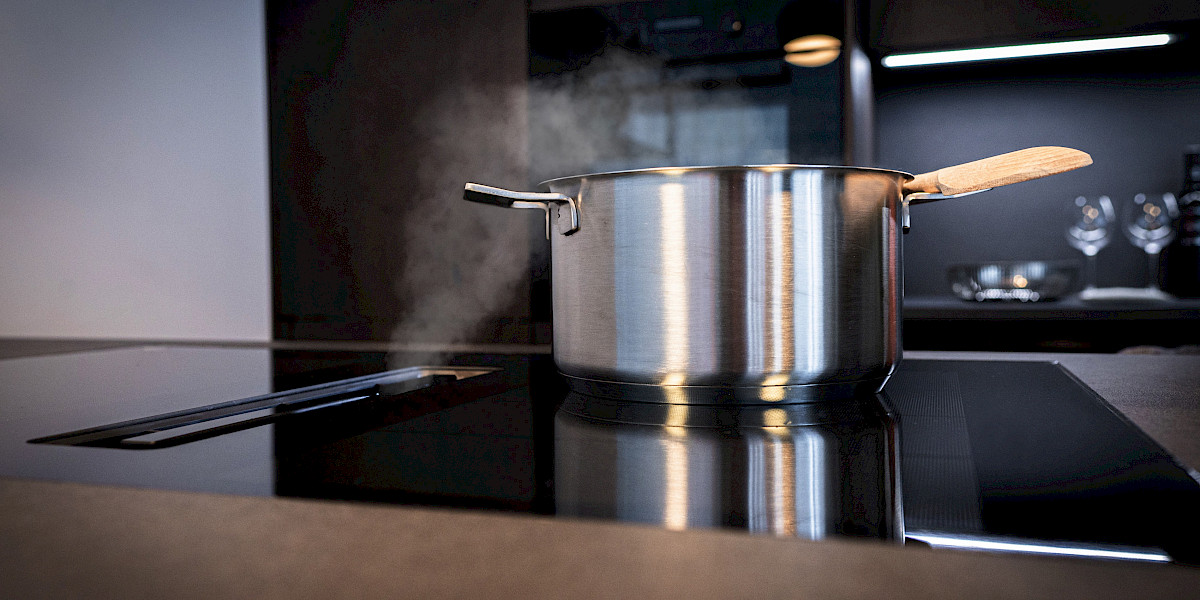 Küchengeräte in moderner Küche - Hartl Küchenhaus